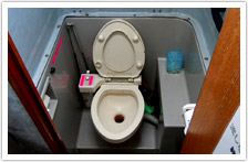 洋式の水洗トイレを完備しています。